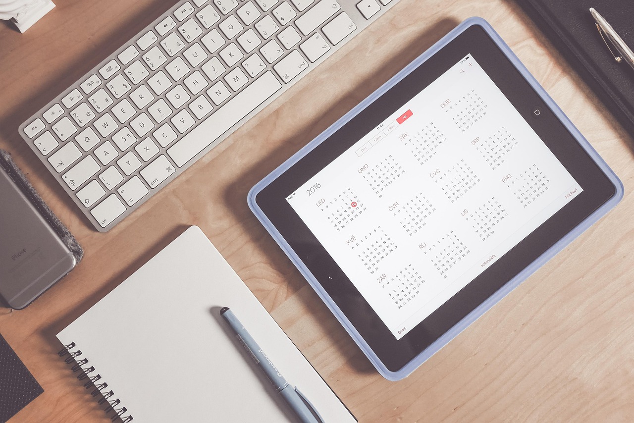 When to Send Baby Shower Invitations (Complete Timeline)